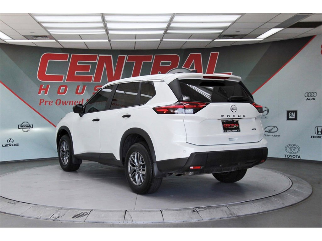 Certified 2024 Nissan Rogue S image 4