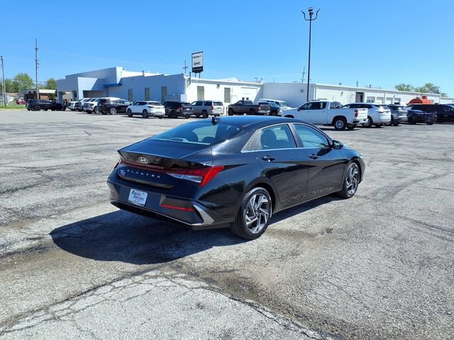 Used 2025 Hyundai Elantra SEL FWD image 17