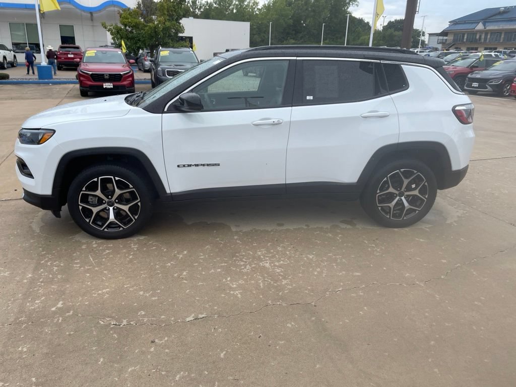 Used 2025 Jeep Compass Limited AWD/4WD image 13