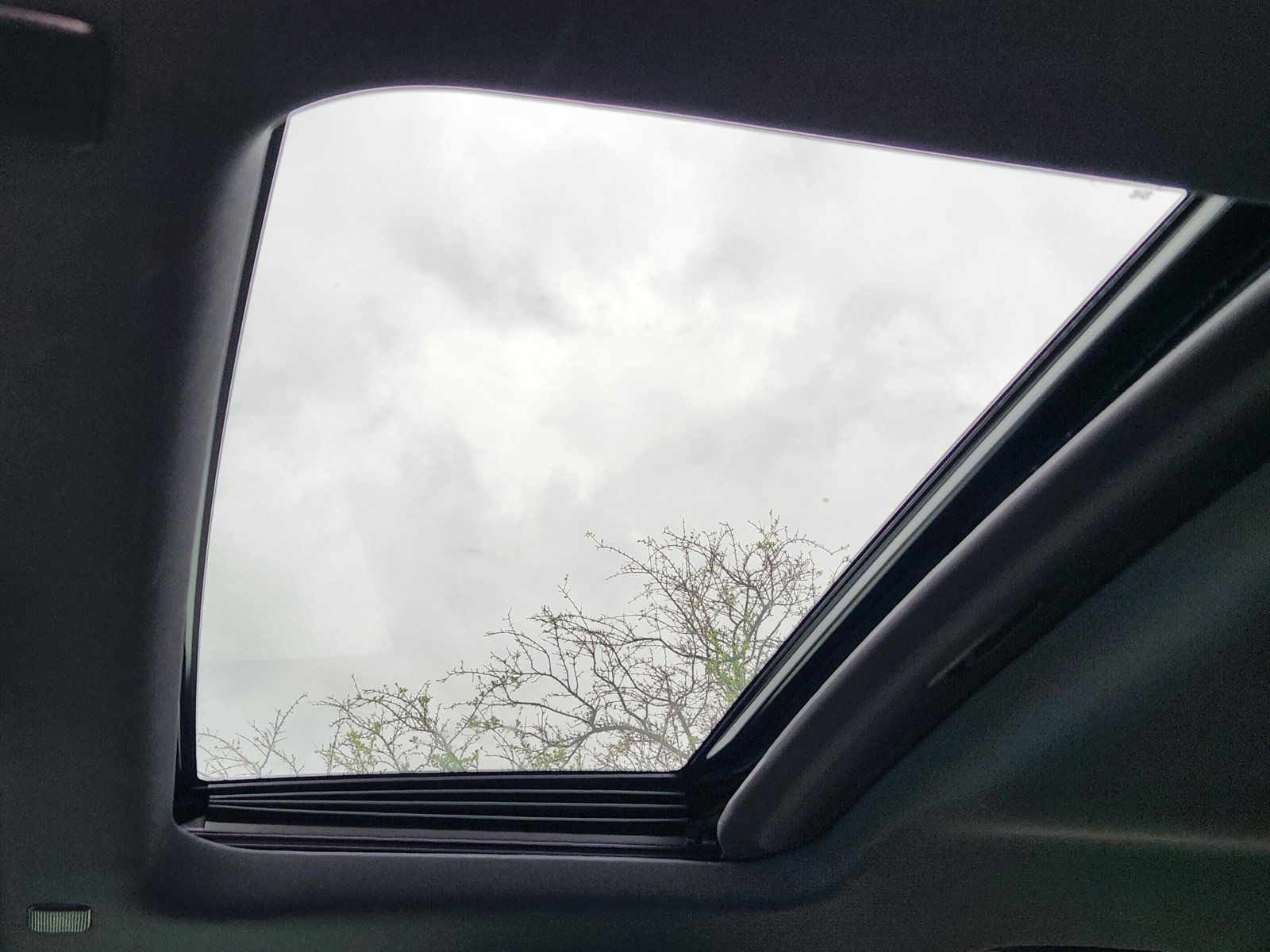 Used 2024 GMC Canyon Denali image 6