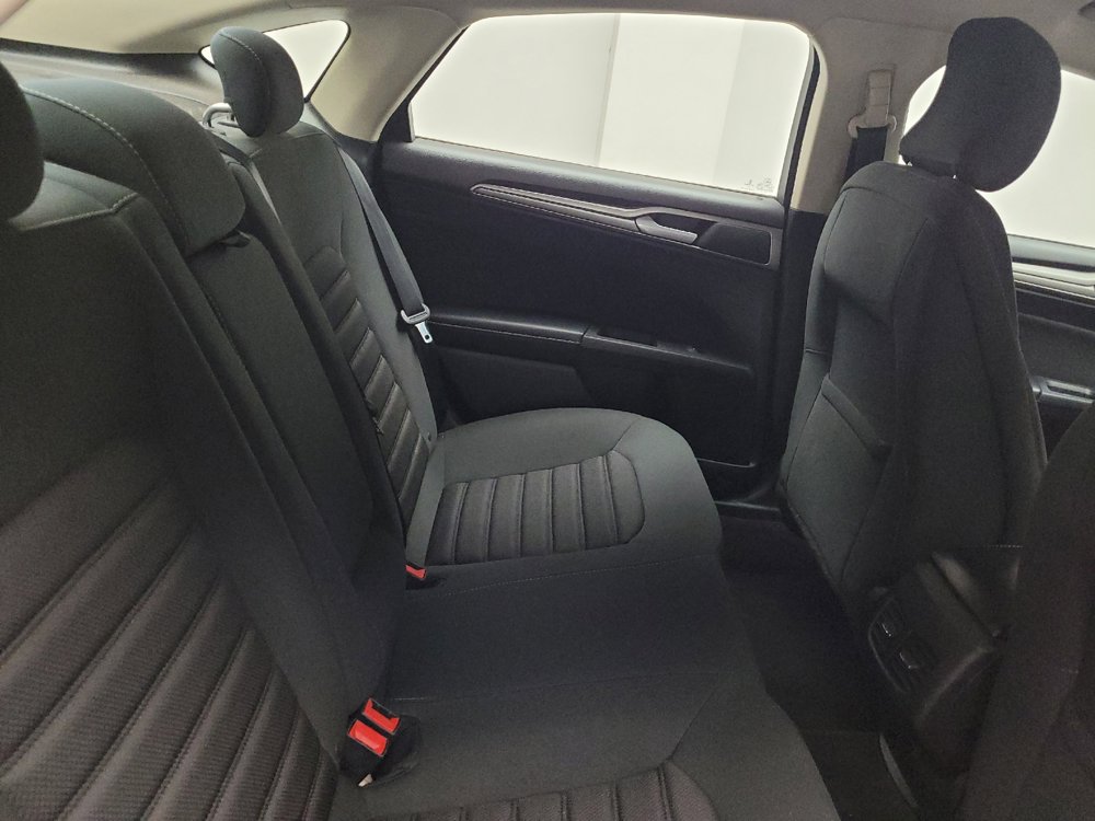 Used 2019 Ford Fusion SE FWD image 19