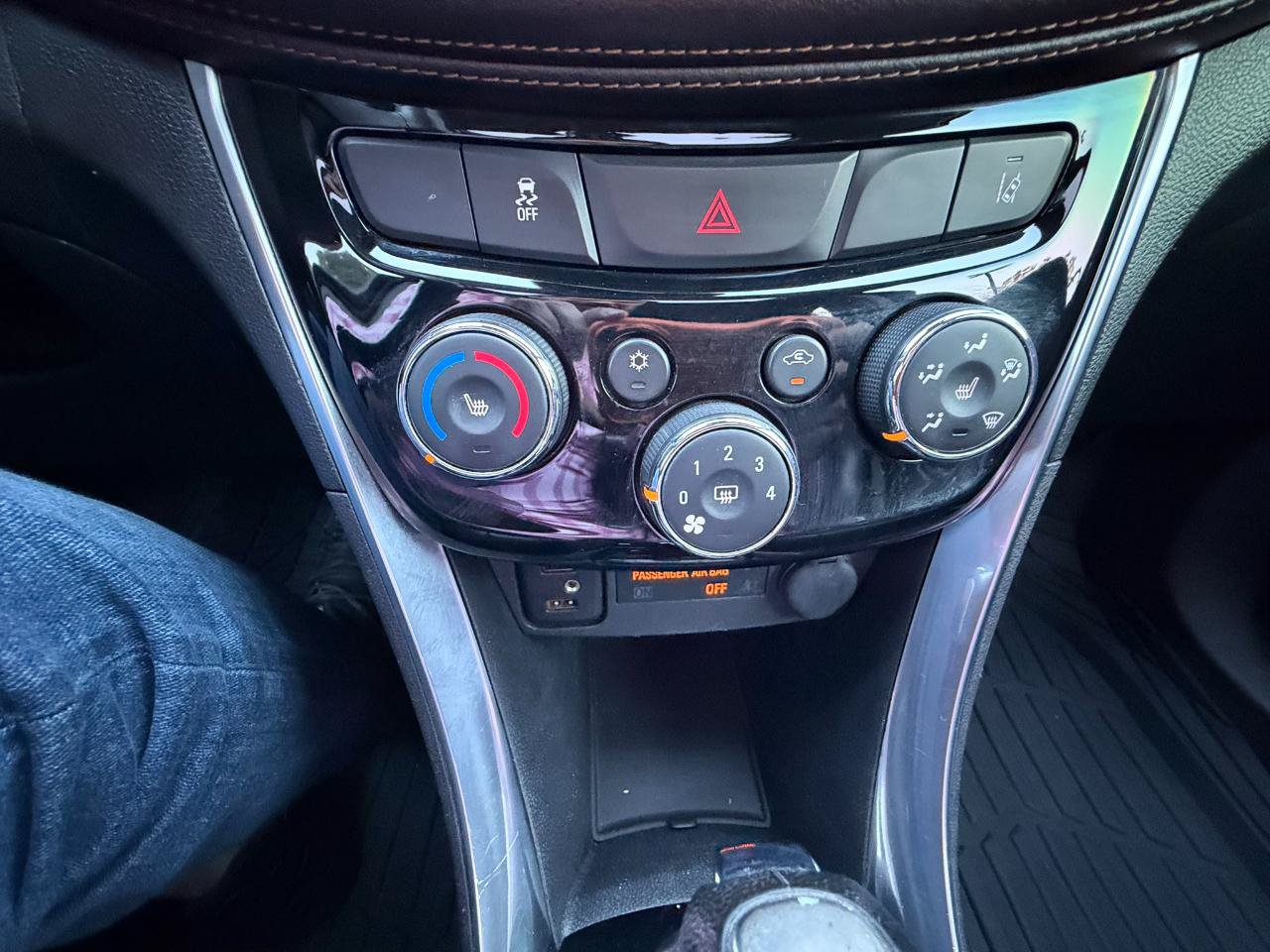 Used 2020 Chevrolet Trax Premier FWD image 20