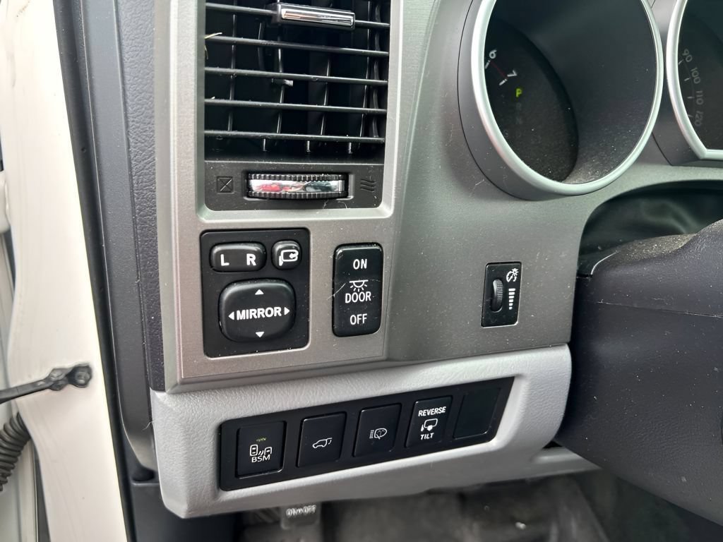 Used 2016 Toyota Sequoia Platinum AWD/4WD image 23