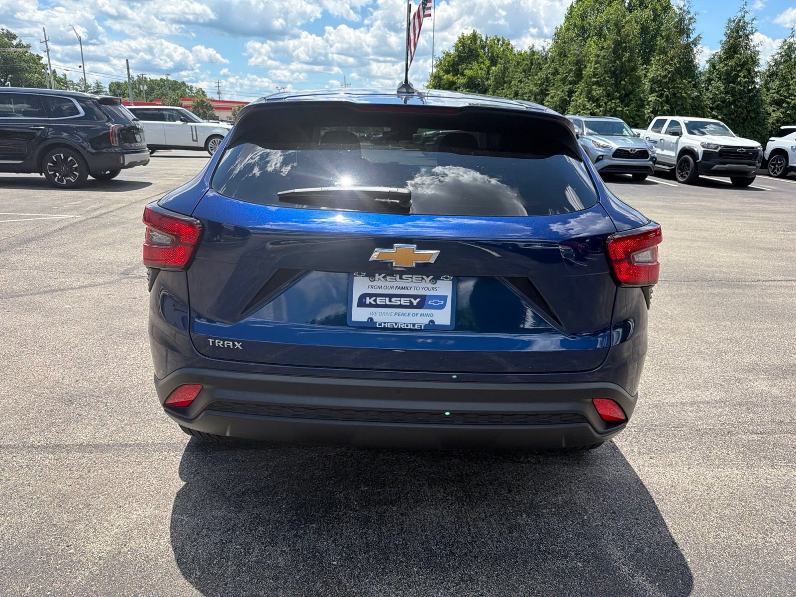 Used 2024 Chevrolet Trax LS w/ LS Convenience Package FWD image 4