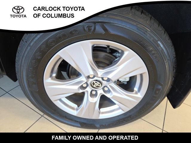 Used 2025 Toyota RAV4 XLE w/ Convenience Package AWD/4WD image 10