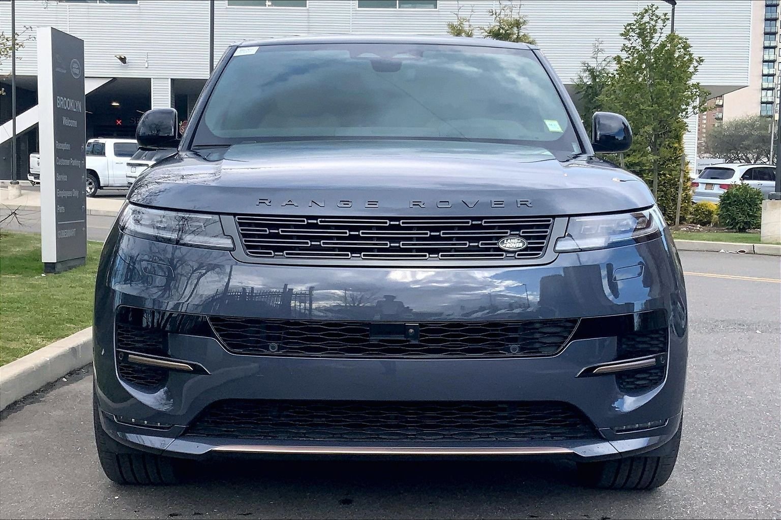 New 2026 Land Rover Range Rover Sport Dynamic SE AWD/4WD image 3