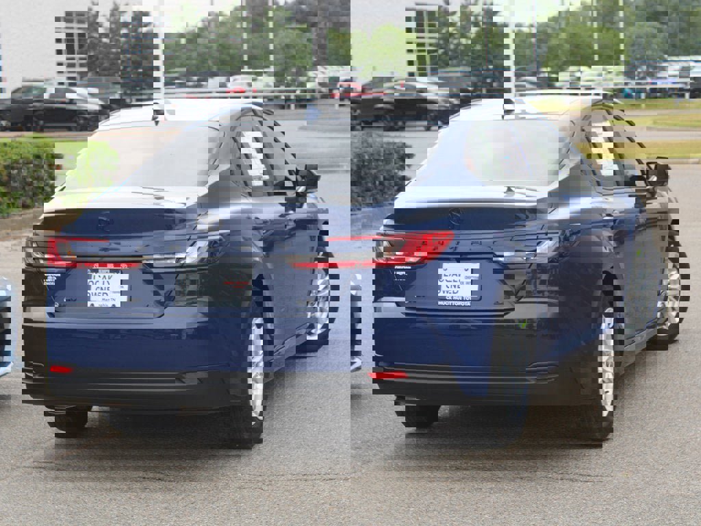 Used 2025 Toyota Camry LE image 9