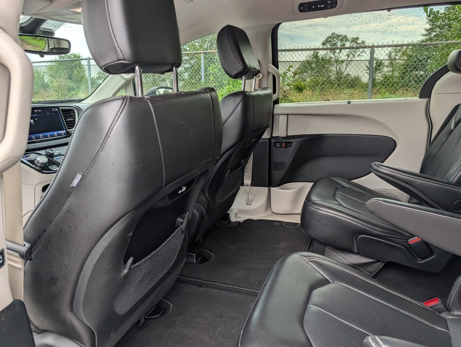 Used 2023 Chrysler Pacifica Touring-L FWD image 19