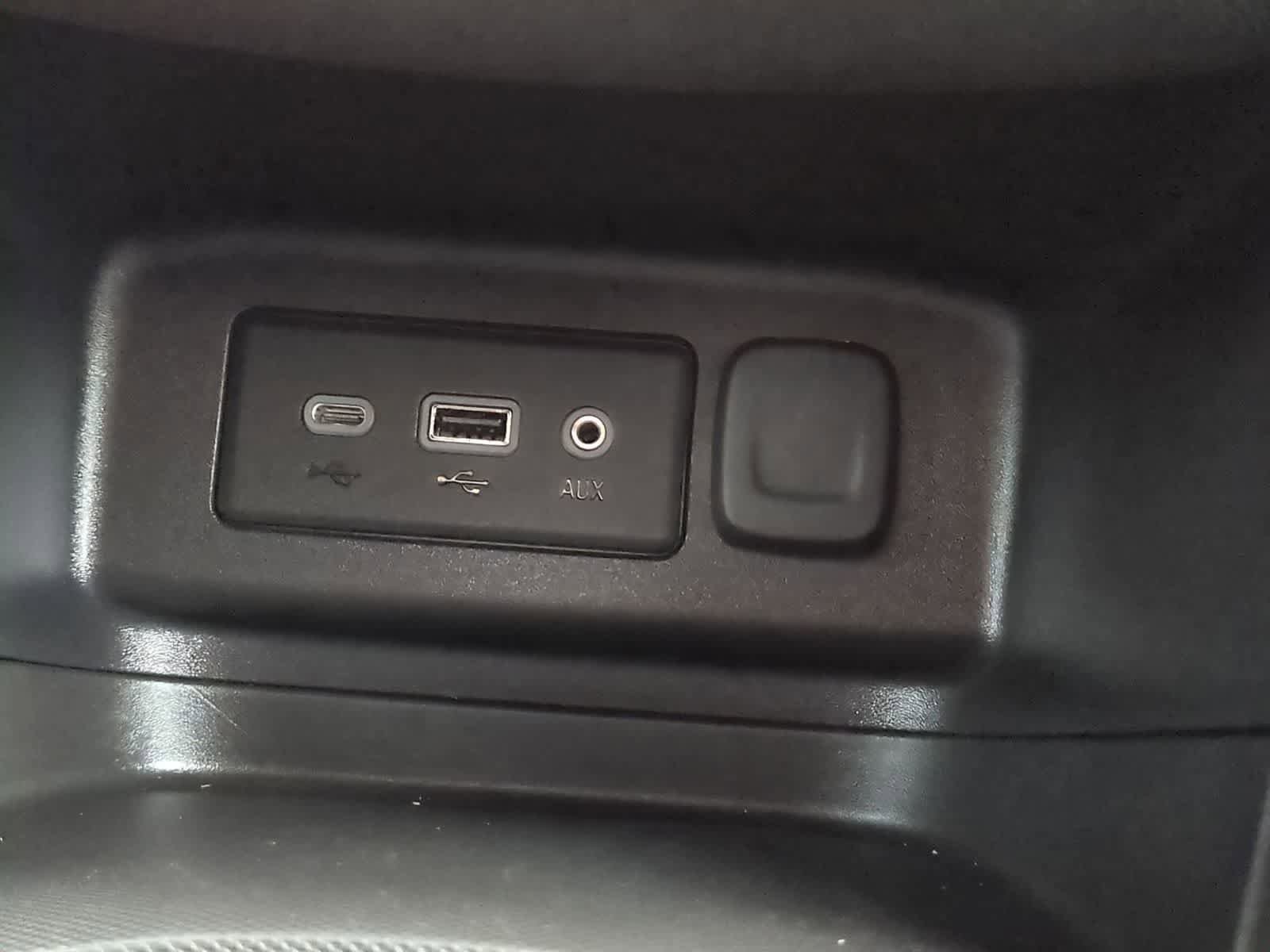 Used 2019 Chevrolet Equinox LT w/ Driver Convenience Package image 28
