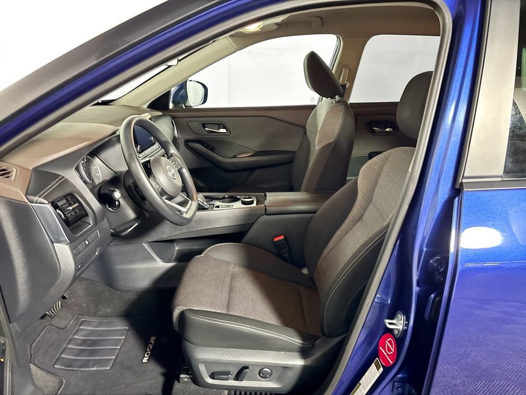 Used 2022 Nissan Rogue SV AWD/4WD image 11