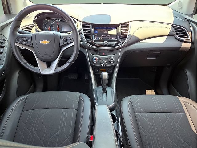 Used 2022 Chevrolet Trax LT w/ LT Convenience Package AWD/4WD image 12
