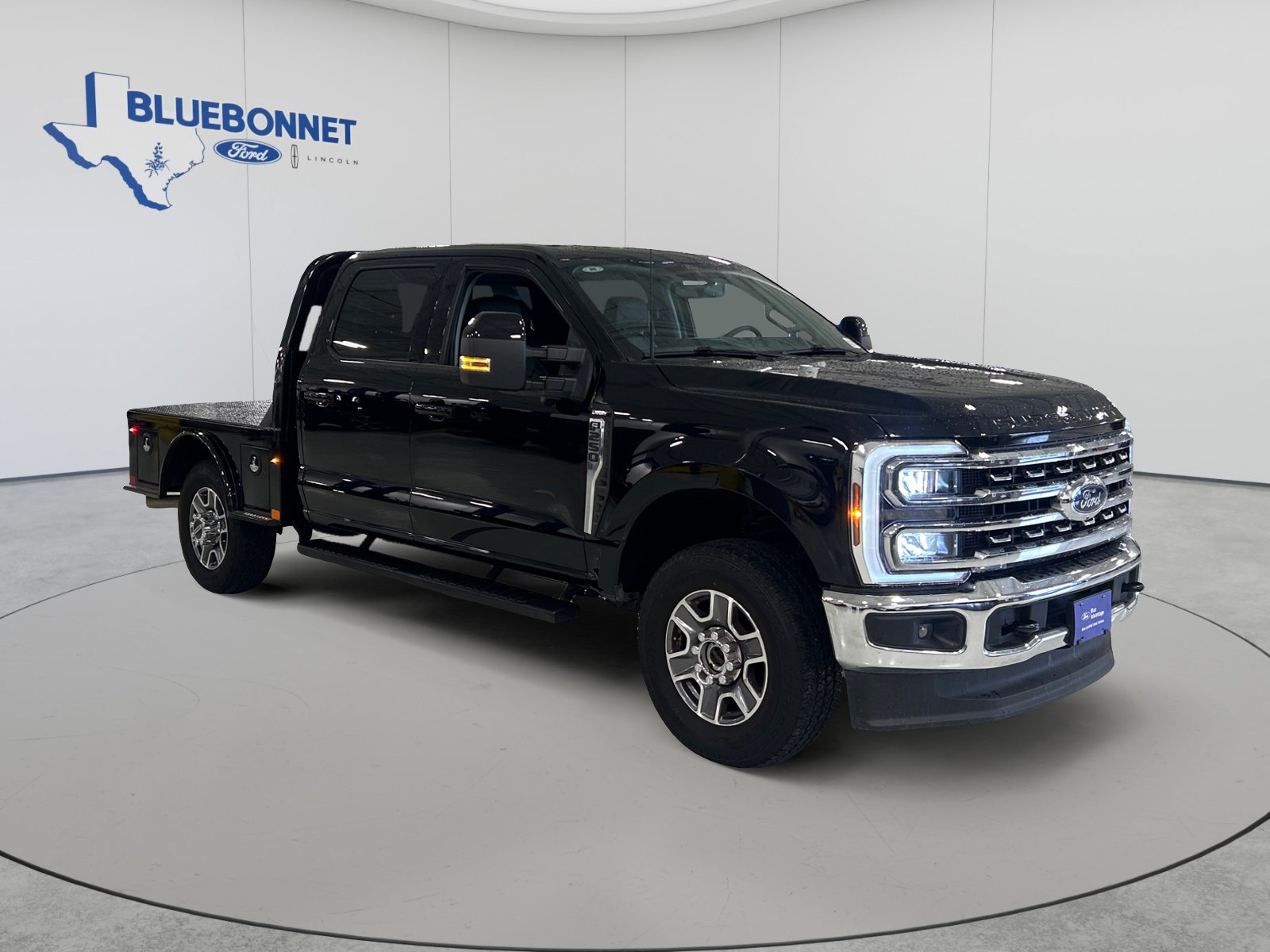 Used 2025 Ford F250 Lariat w/ FX4 Off-Road Package AWD/4WD image 3