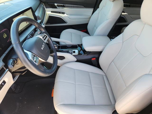 Used 2025 Kia Telluride EX w/ EX Captain's Chair Package image 13