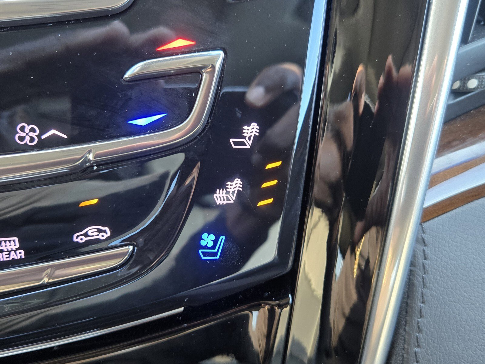 Used 2020 Cadillac Escalade Luxury image 24