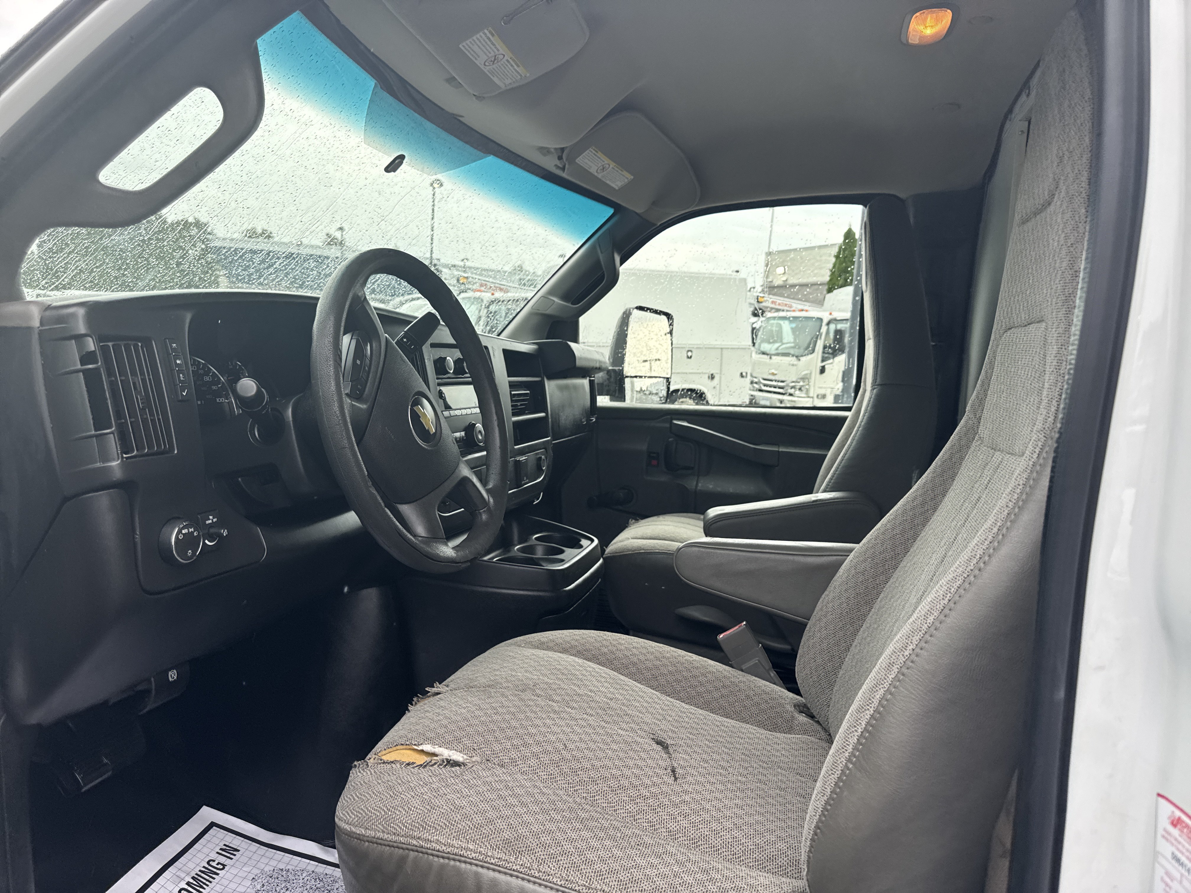 Used 2017 Chevrolet Express 3500 Extended RWD image 22