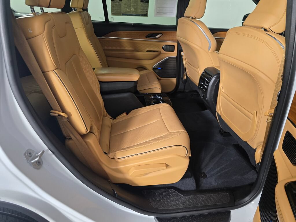 Used 2023 Jeep Grand Cherokee L Summit AWD/4WD image 42