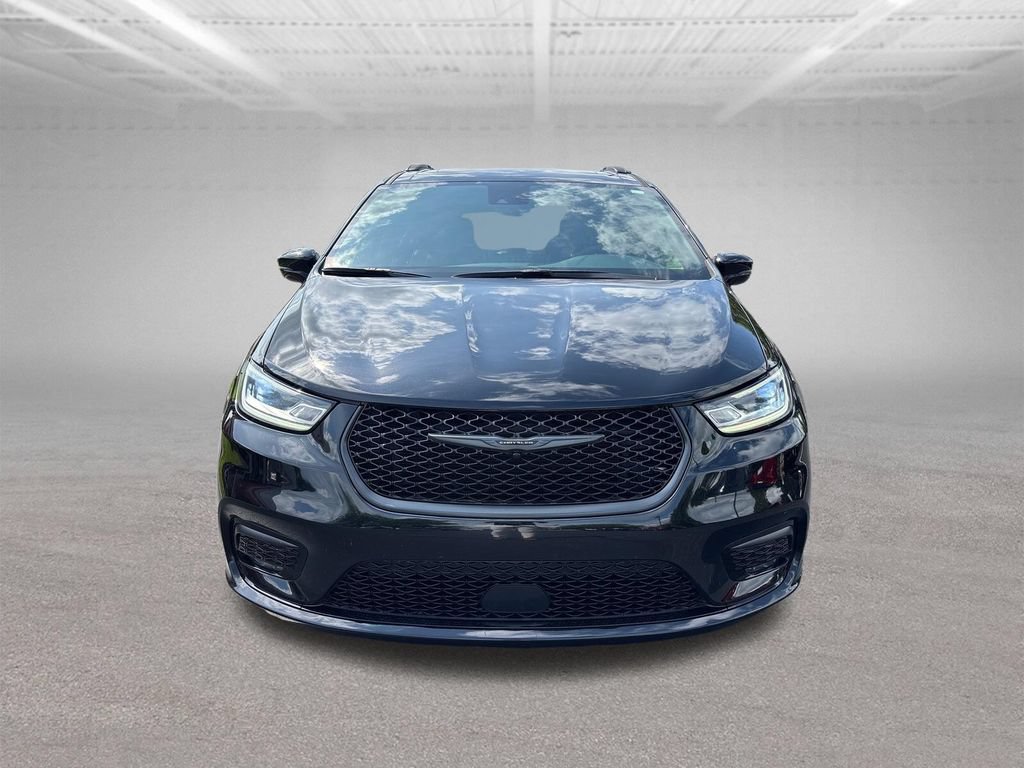 Used 2025 Chrysler Pacifica Limited FWD image 14