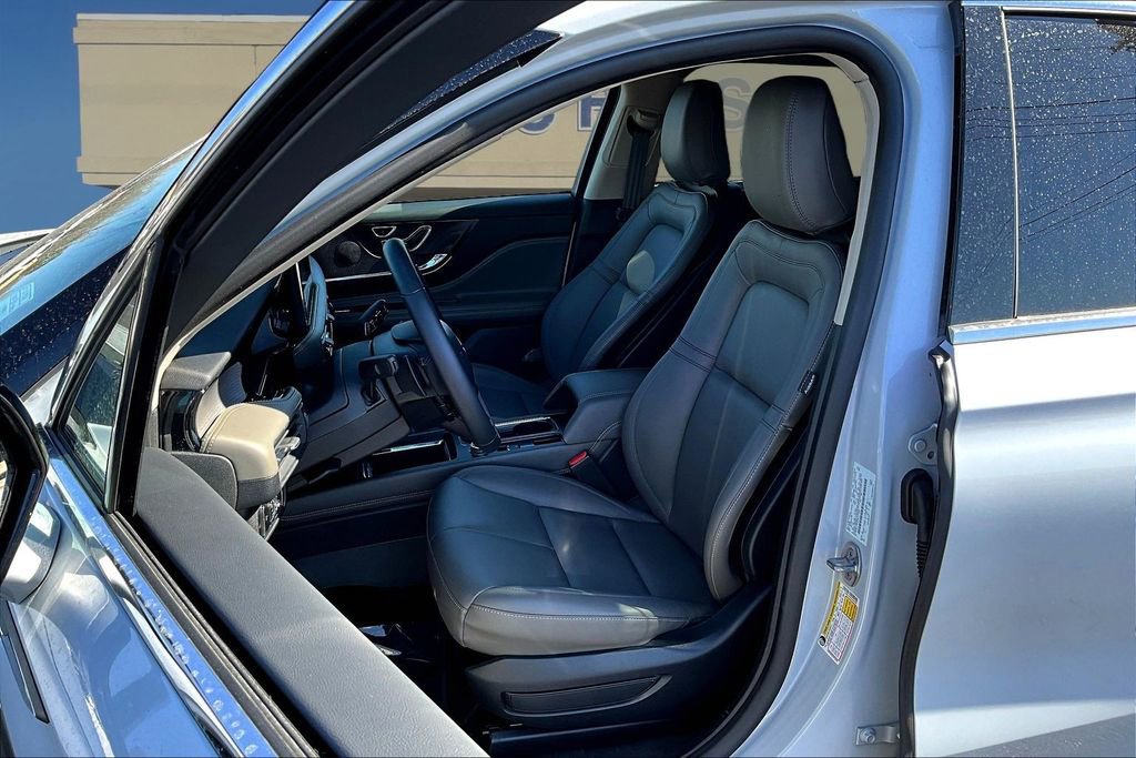 Used 2025 Lincoln Corsair Premiere image 23