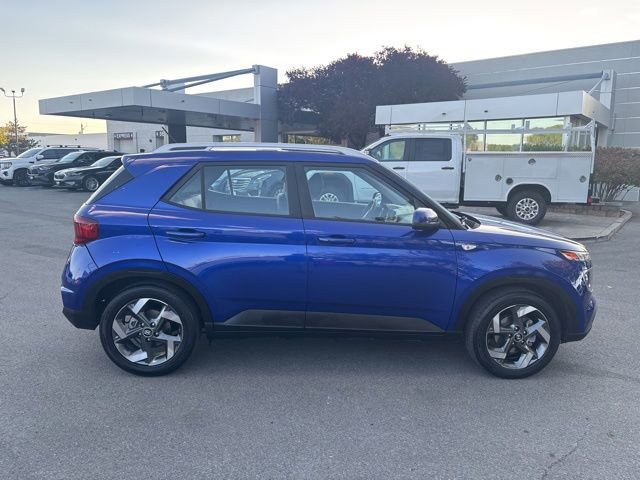 Used 2023 Hyundai Venue Limited w/ Cargo Package FWD image 10