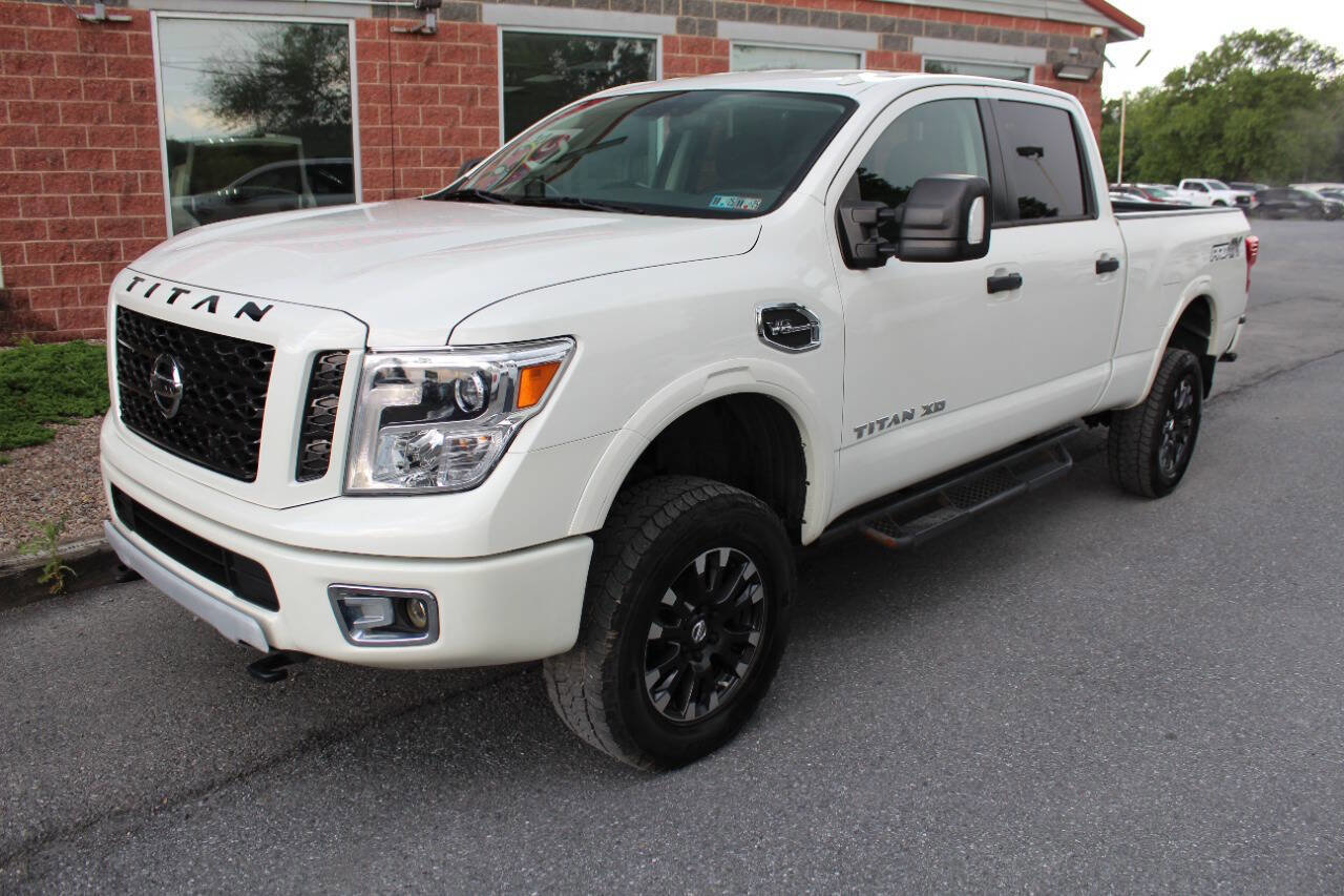 Used 2019 Nissan Titan PRO-4X image 2