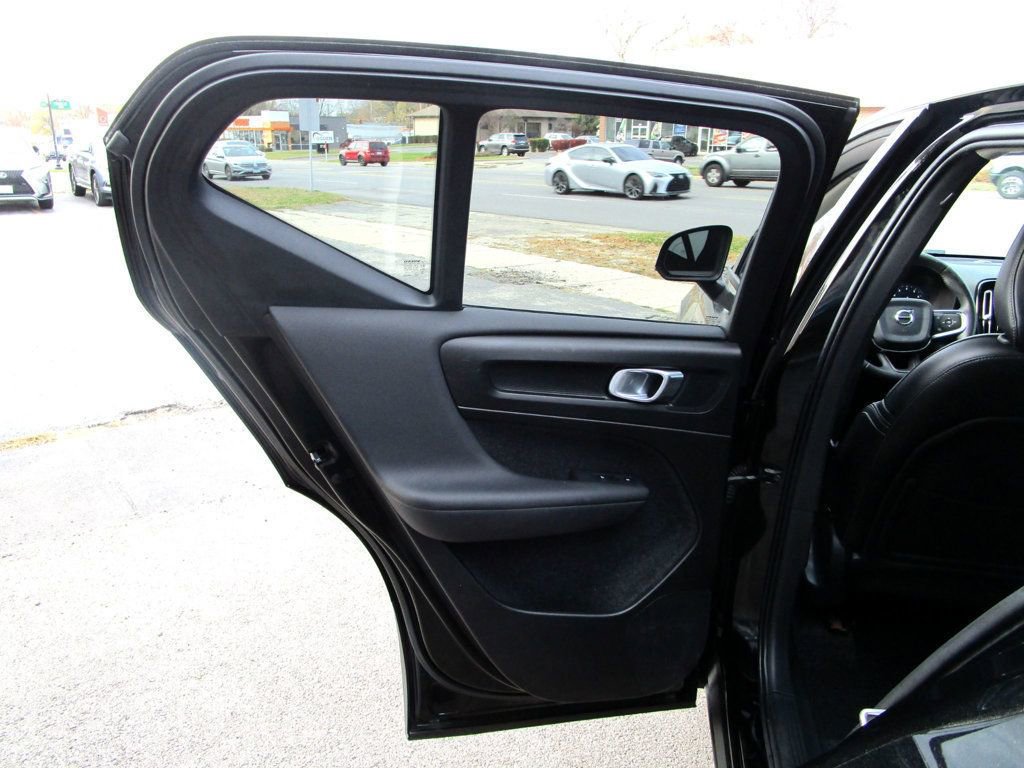 Used 2020 Volvo XC40 T5 Momentum w/ Protection Package Premier AWD/4WD image 35
