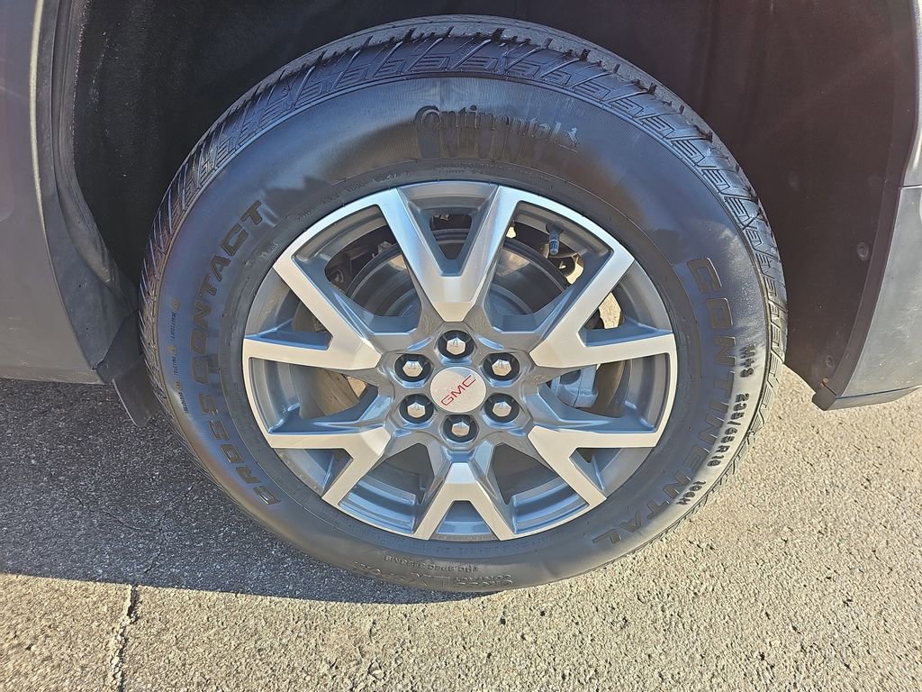 Certified 2023 GMC Acadia SLE w/ Driver Convenience Package image 39