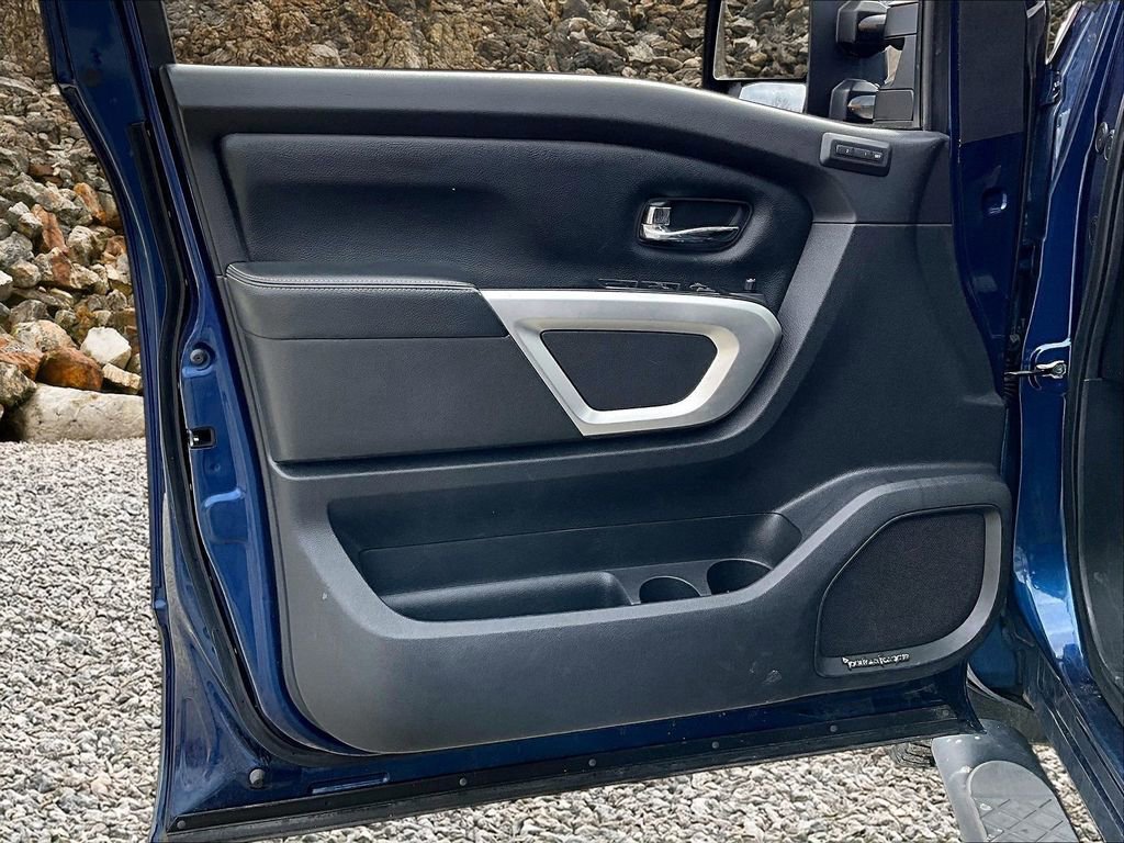 Used 2016 Nissan Titan PRO-4X w/ Pro-4x Convenience Package image 18