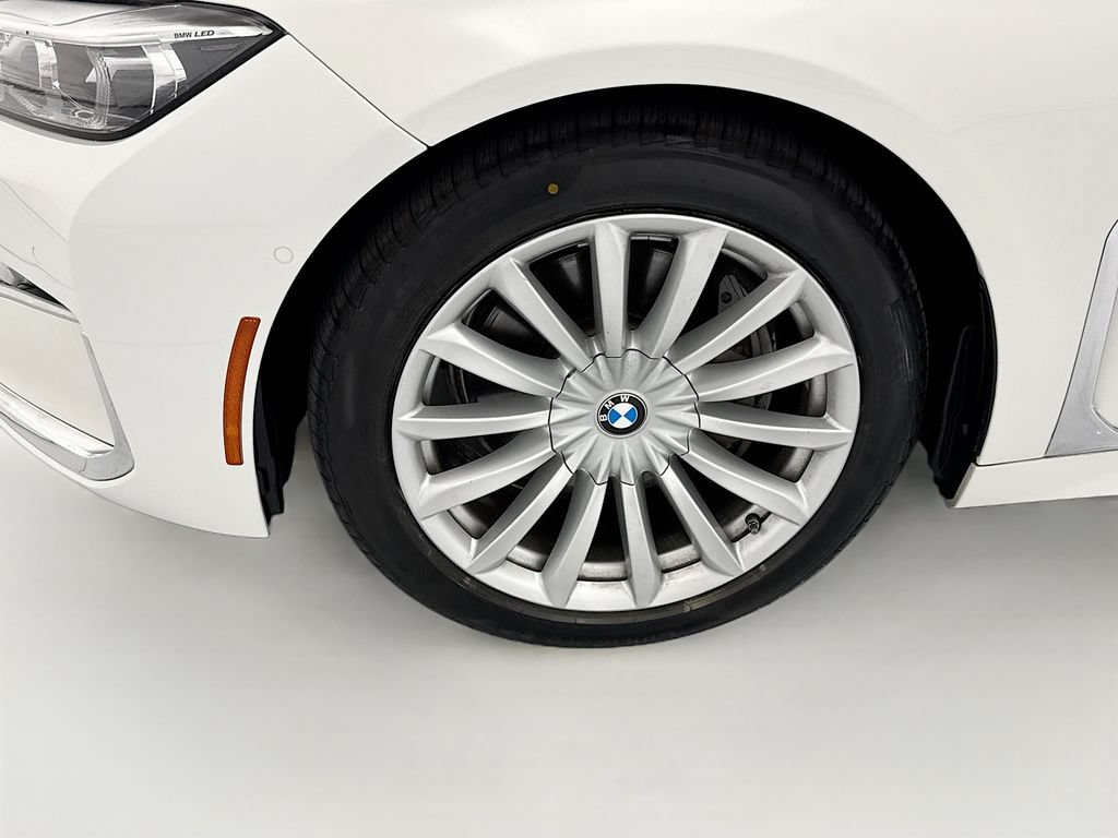 Used 2020 BMW 740i w/ Premium Package RWD image 29
