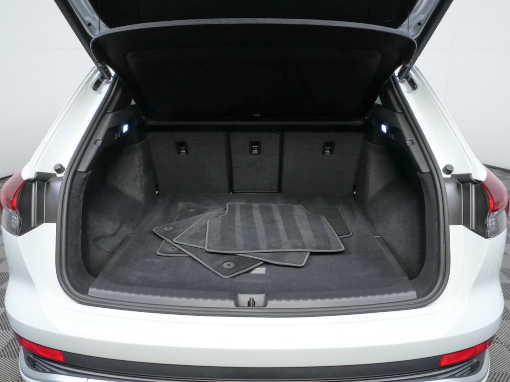 Certified 2025 Audi Q4 e-tron Prestige w/ Sport Package image 29
