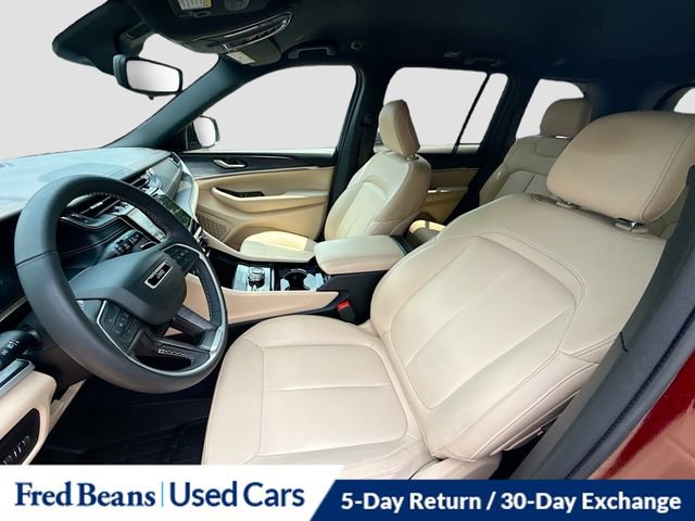 Used 2023 Jeep Grand Cherokee Limited w/ Black Appearance Package AWD/4WD image 27