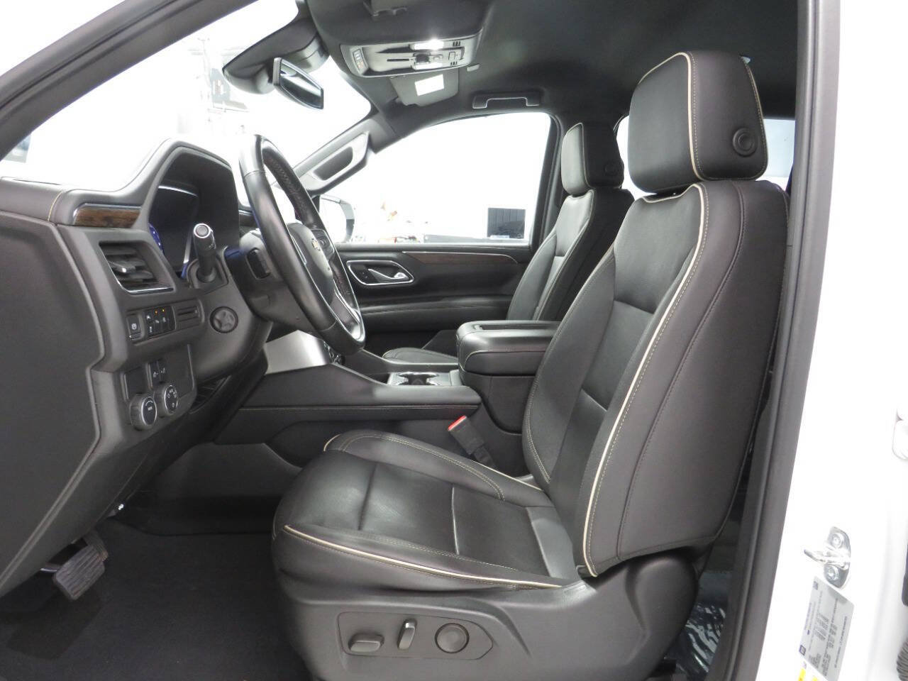 Used 2023 Chevrolet Suburban Premier RWD image 16