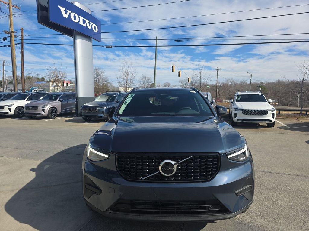 New 2026 Volvo XC40 B5 Core w/ Climate Package image 2