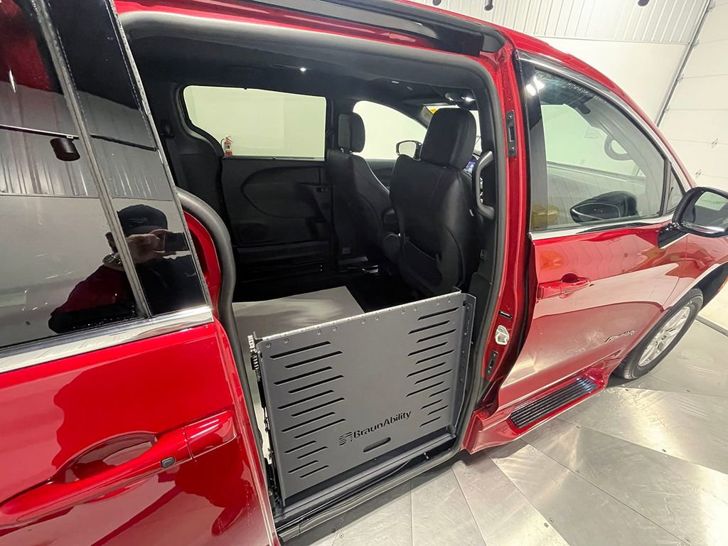 Used 2026 Chrysler Voyager LX image 20