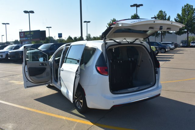 Used 2024 Chrysler Pacifica Limited FWD image 18