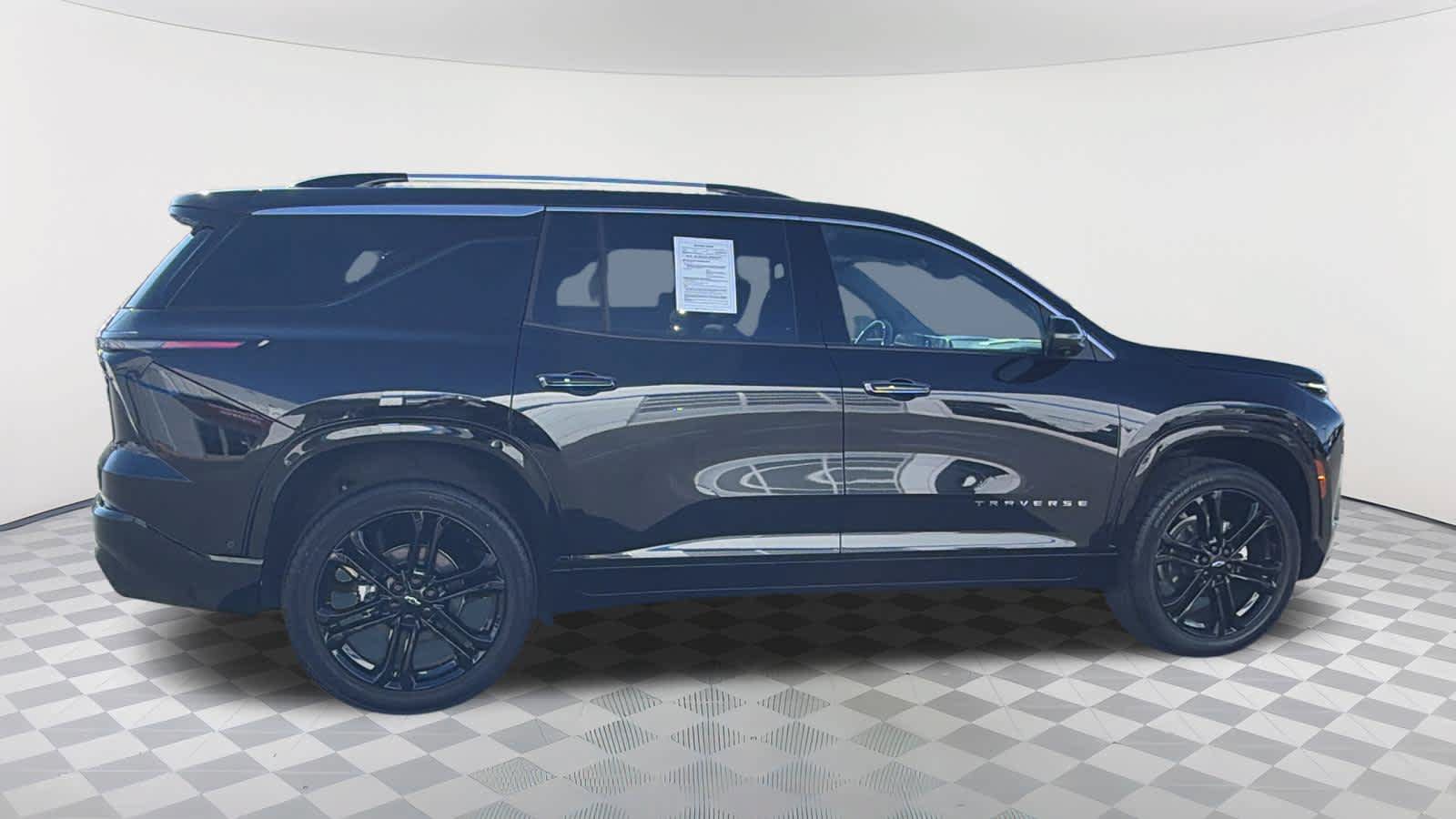 Used 2025 Chevrolet Traverse High Country w/ LPO, Floor Liner Package AWD/4WD image 4
