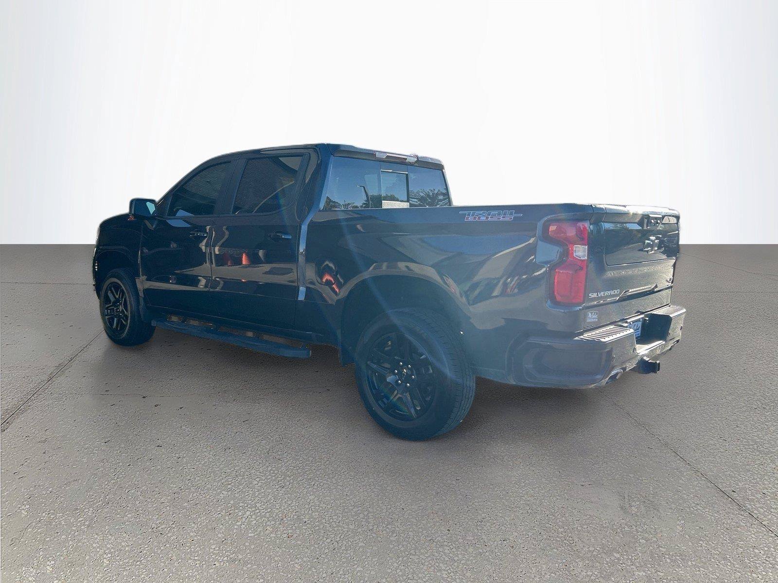 Used 2022 Chevrolet Silverado 1500 LT Trail Boss w/ LT Trail Boss Premium Package AWD/4WD image 6