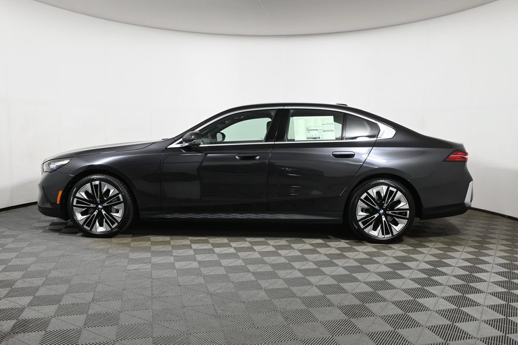 Used 2026 BMW 530i xDrive w/ Premium Package AWD/4WD image 2