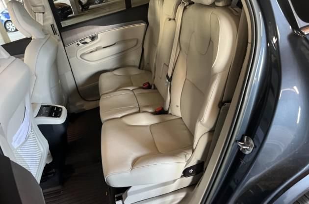 Certified 2023 Volvo XC90 B6 Plus w/ Protection Package Premier AWD/4WD image 4