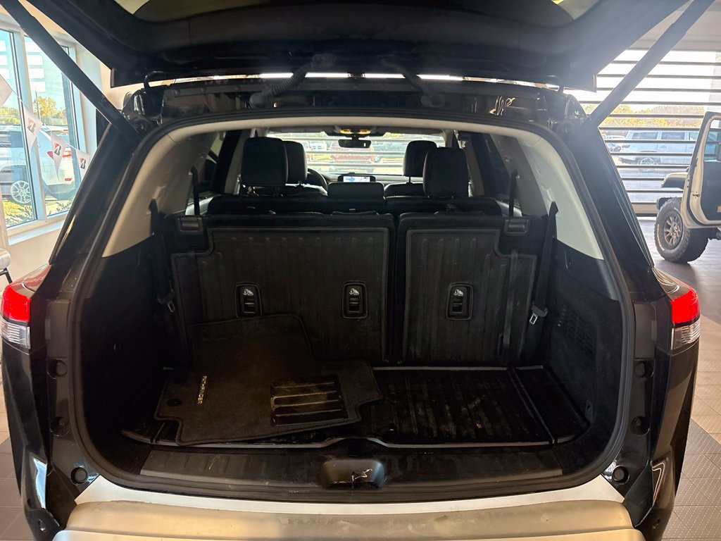 Used 2025 Nissan Pathfinder Platinum w/ Cargo Package AWD/4WD image 23