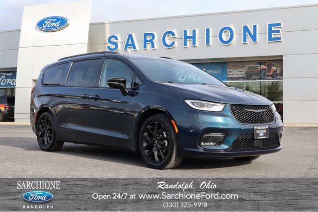 Used 2025 Chrysler Pacifica Limited image 1