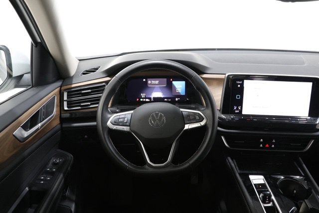 Used 2025 Volkswagen Atlas SE AWD/4WD image 13
