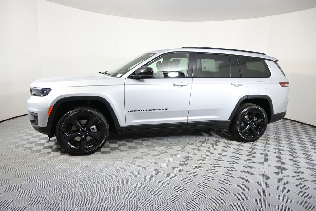 Used 2025 Jeep Grand Cherokee L Limited w/ Black Appearance Package image 2