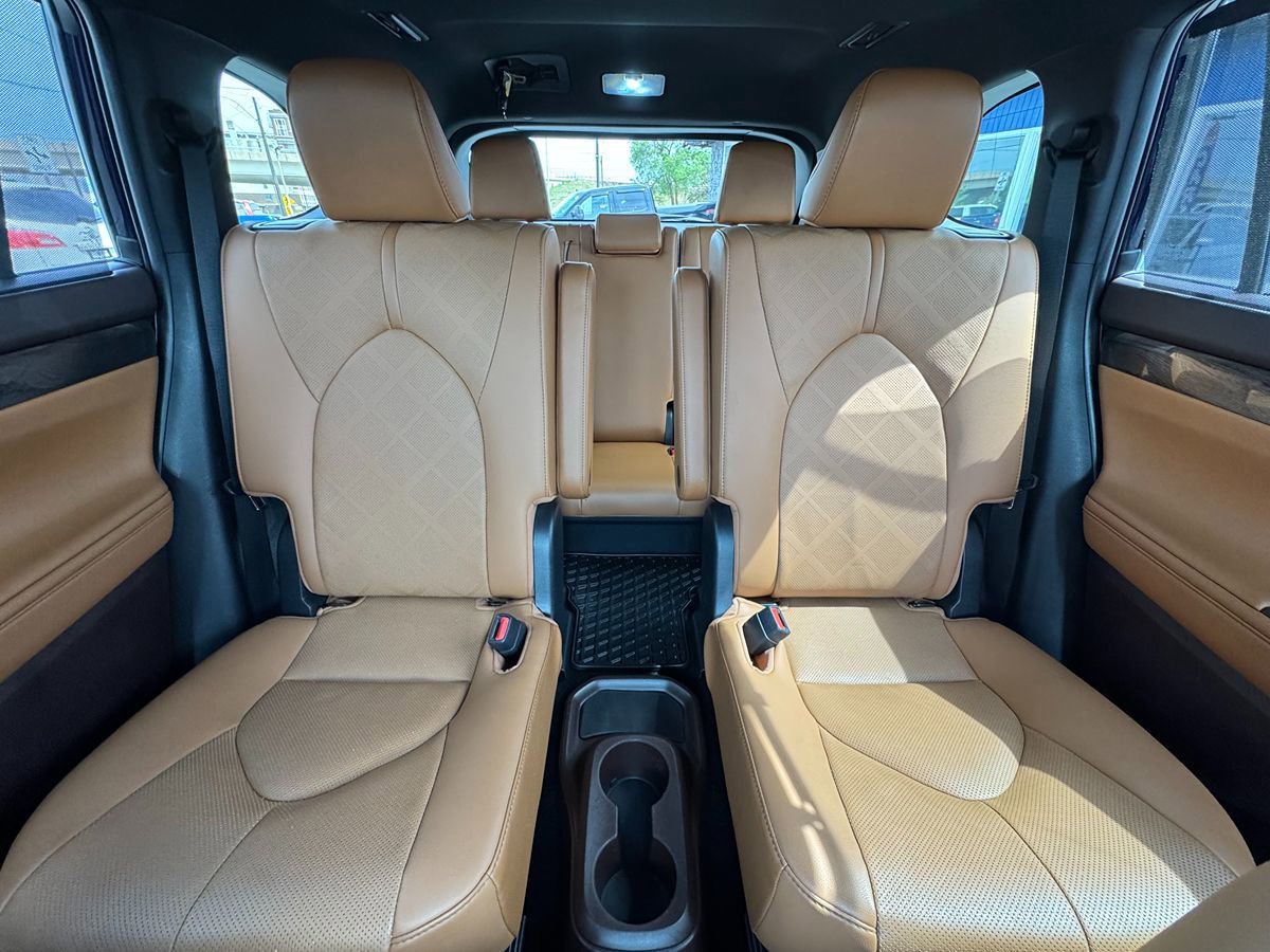 Used 2021 Toyota Highlander Platinum AWD/4WD image 29