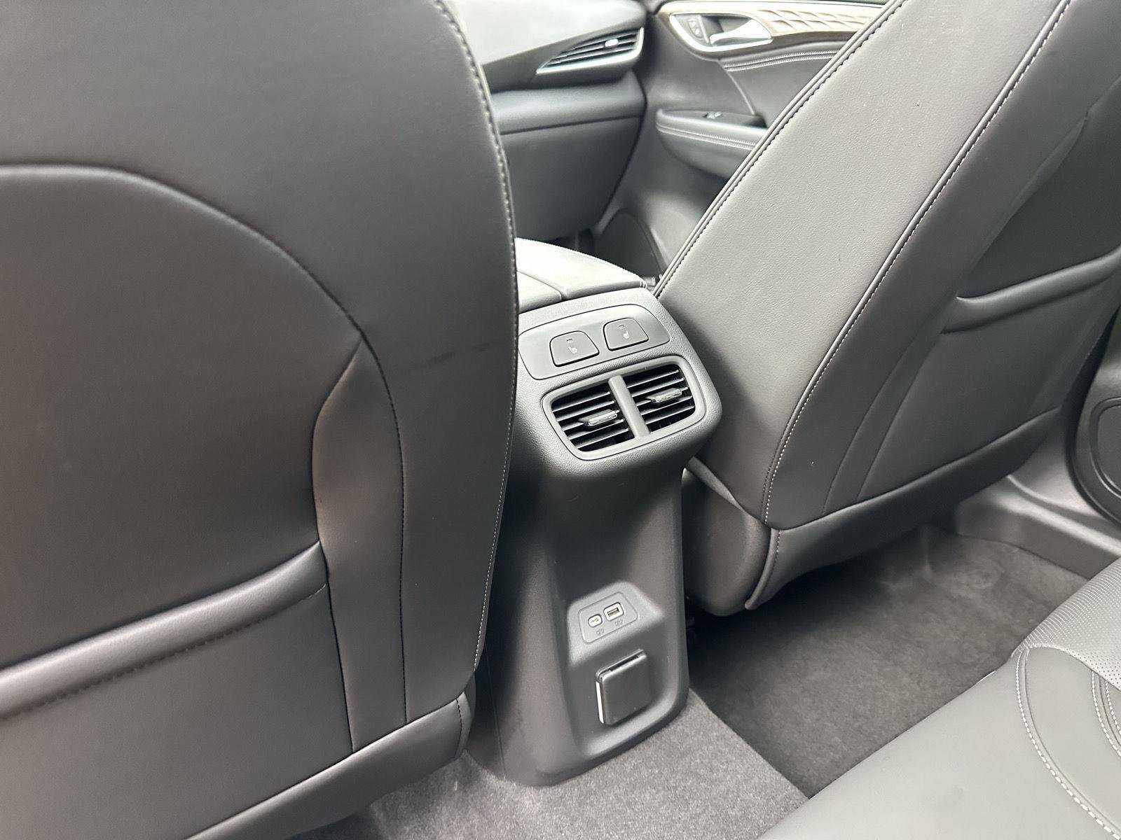 Used 2023 Buick Envision Avenir image 21