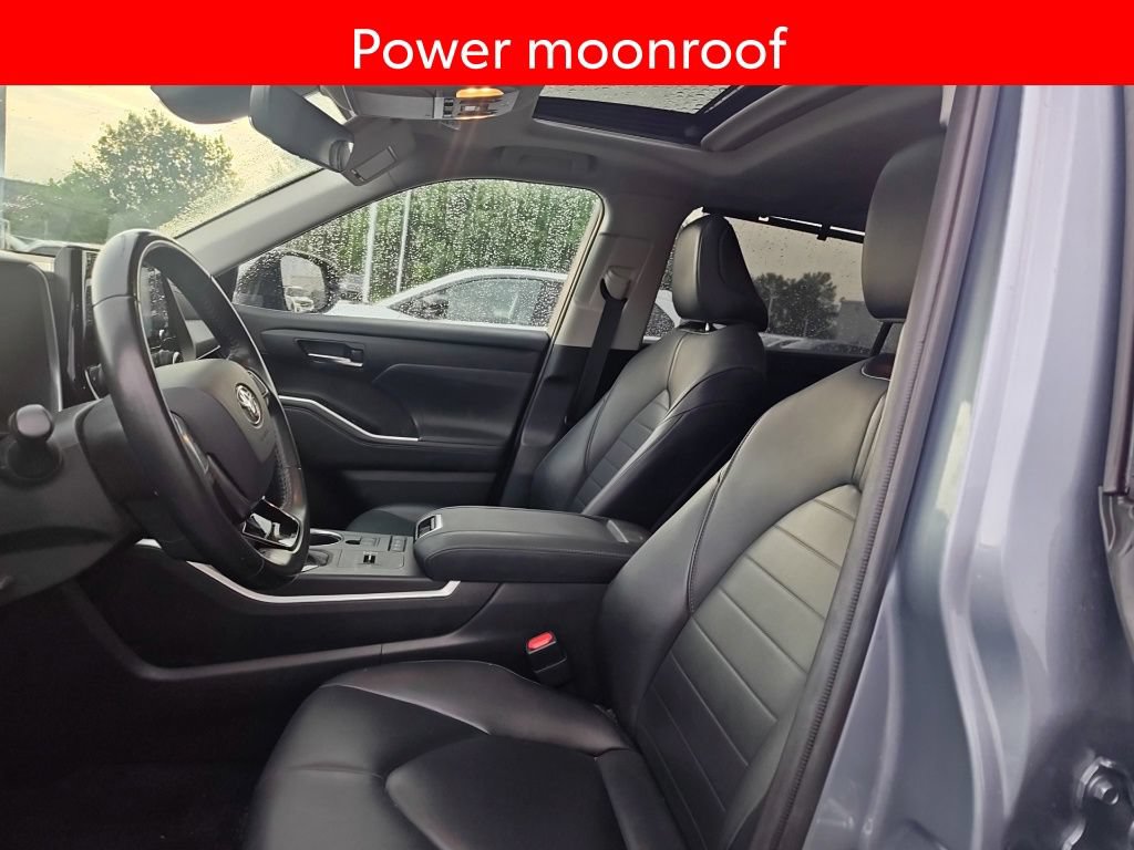 Used 2021 Toyota Highlander XLE AWD/4WD image 6