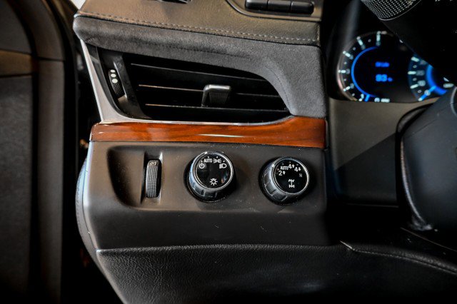 Used 2018 Cadillac Escalade ESV Luxury AWD/4WD image 46