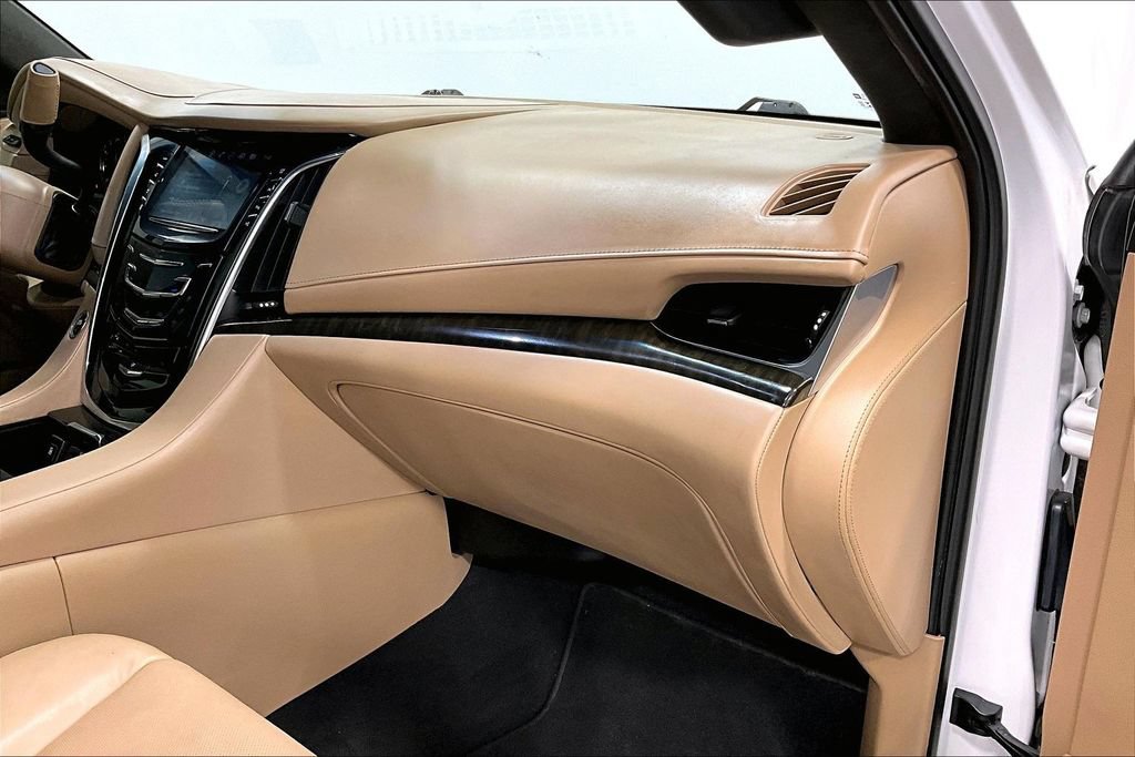 Used 2018 Cadillac Escalade Platinum AWD/4WD image 19