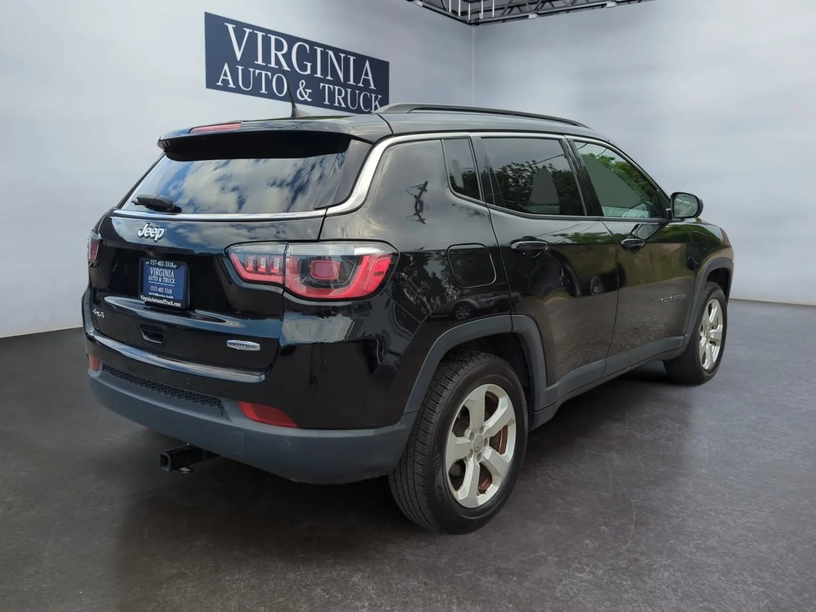 Used 2018 Jeep Compass Latitude w/ Popular Equipment Group AWD/4WD image 11