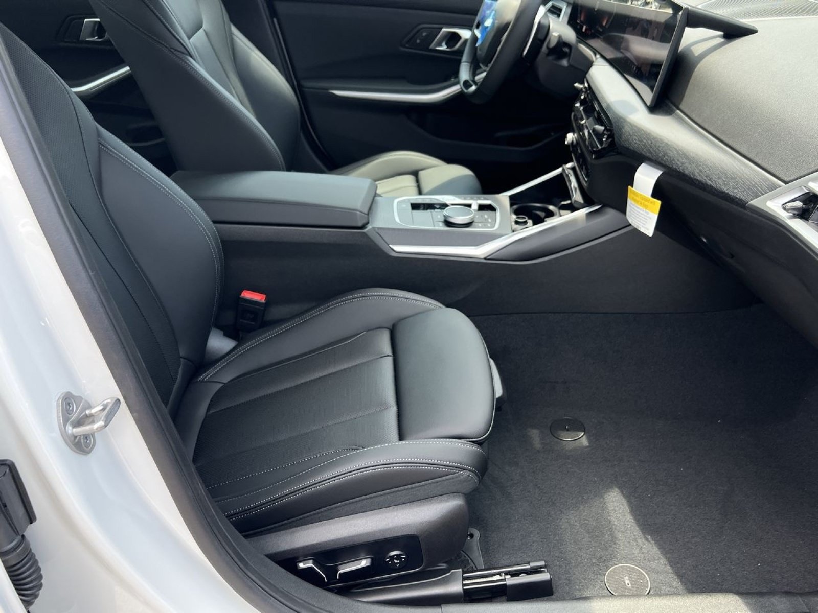 New 2025 BMW 330i xDrive Sedan w/ Premium Package AWD/4WD image 26
