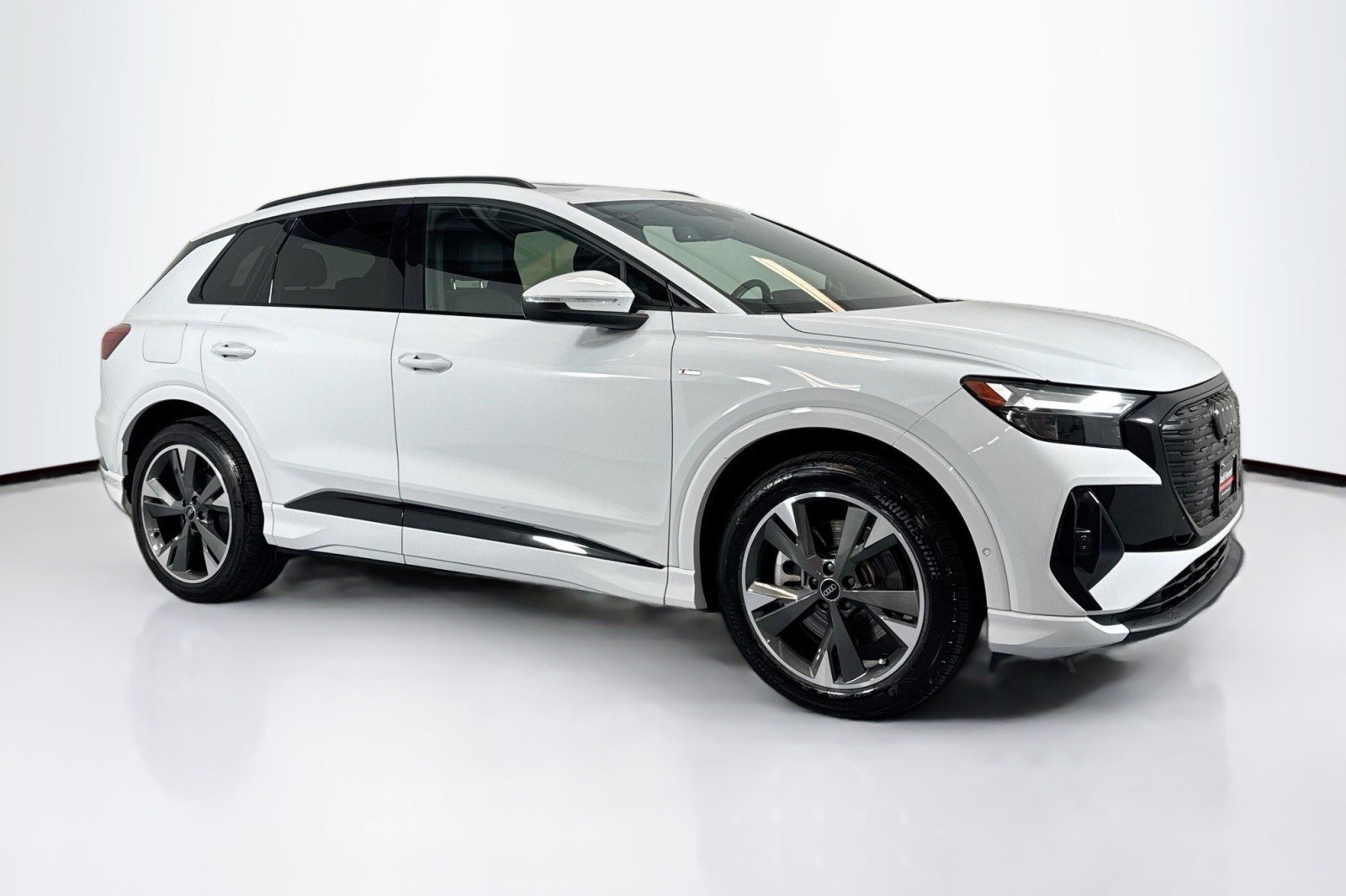 Used 2024 Audi Q4 e-tron Premium Plus image 3